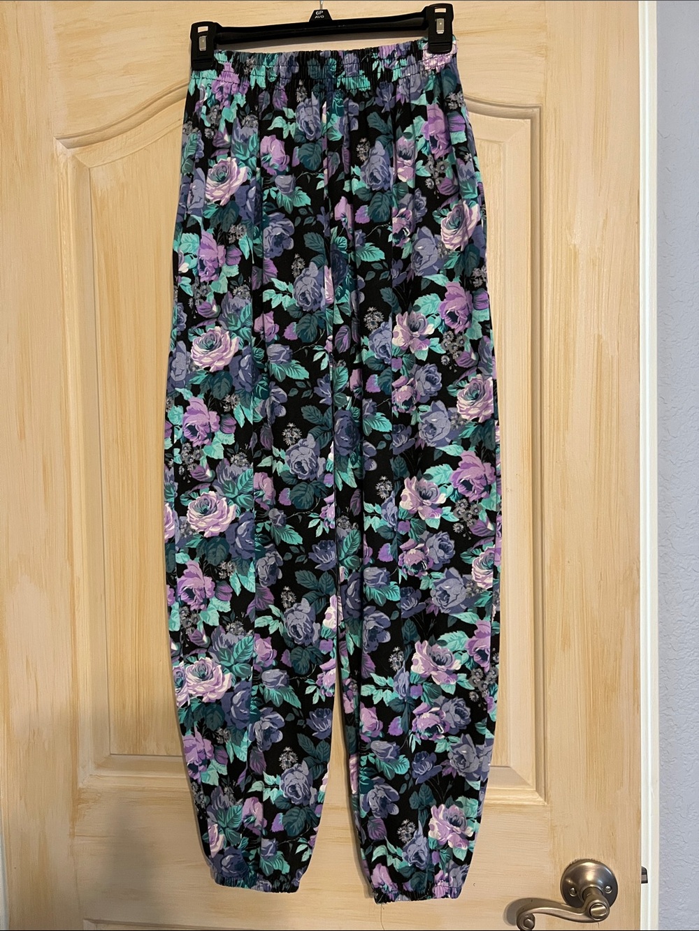 Vintage Girls Floral Elastic-Waist Joggers in Black with Purple & Teal Flowers